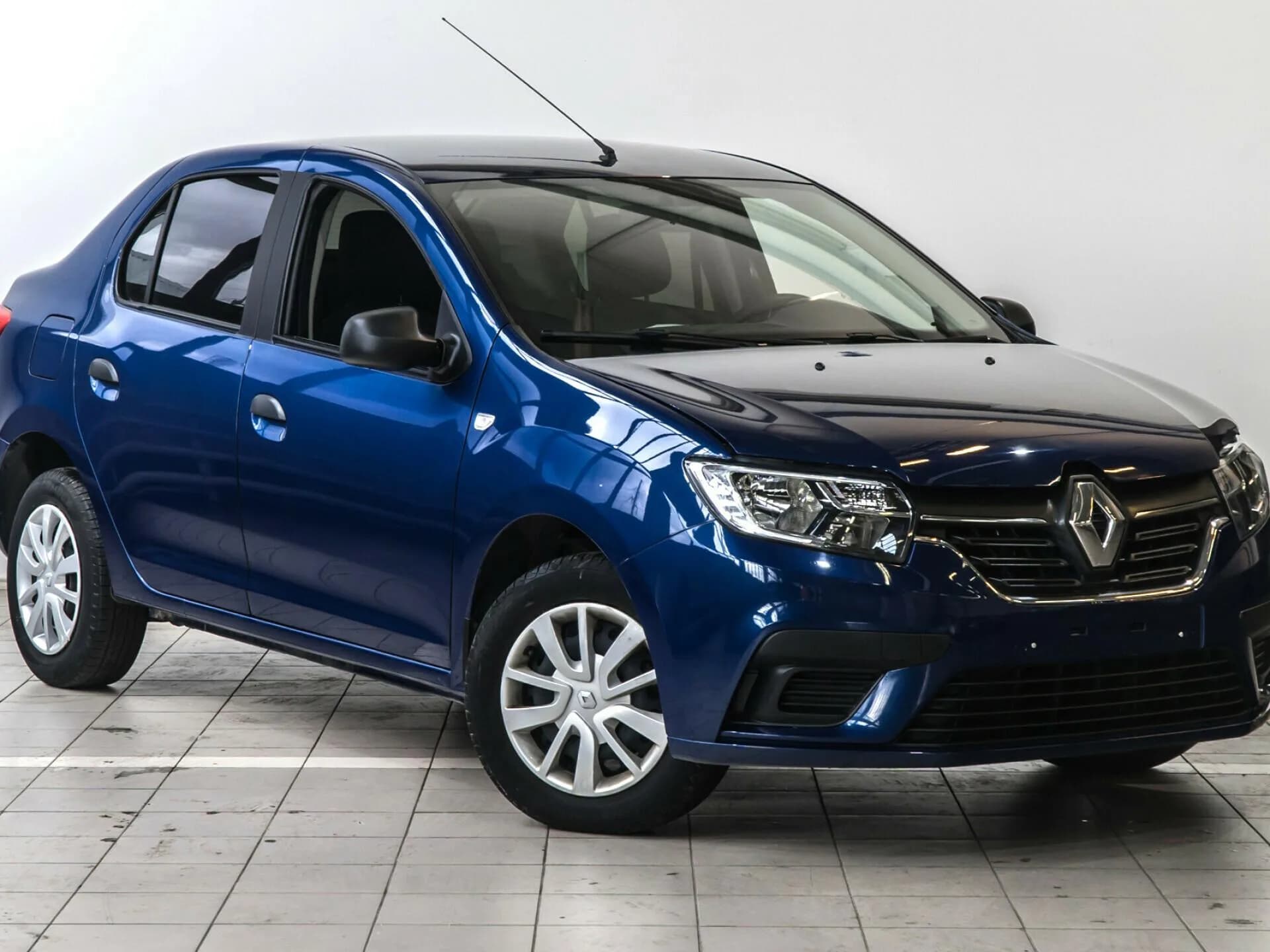 Renault Logan, II Рестайлинг — фото 1