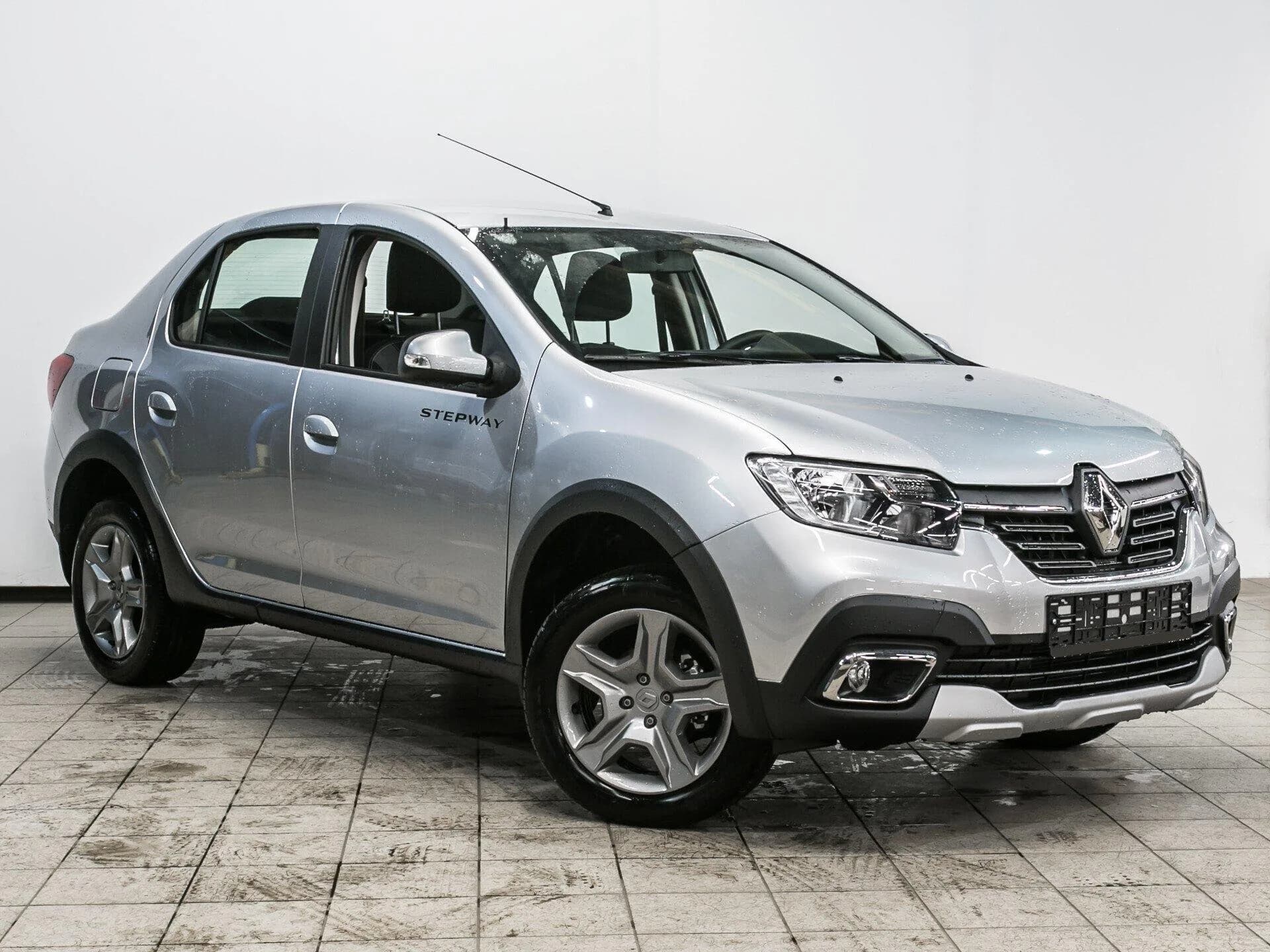 Renault Logan, II Рестайлинг — фото 1
